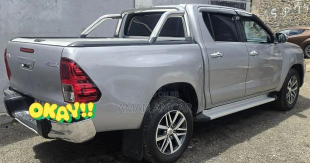 Toyota Hilux 2020 Gray