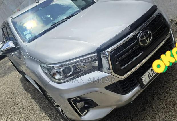 Toyota Hilux 2020 Gray