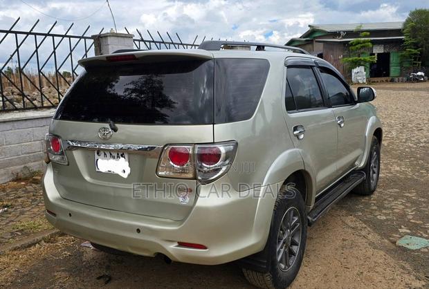 Toyota Fortuner 2013 Silver