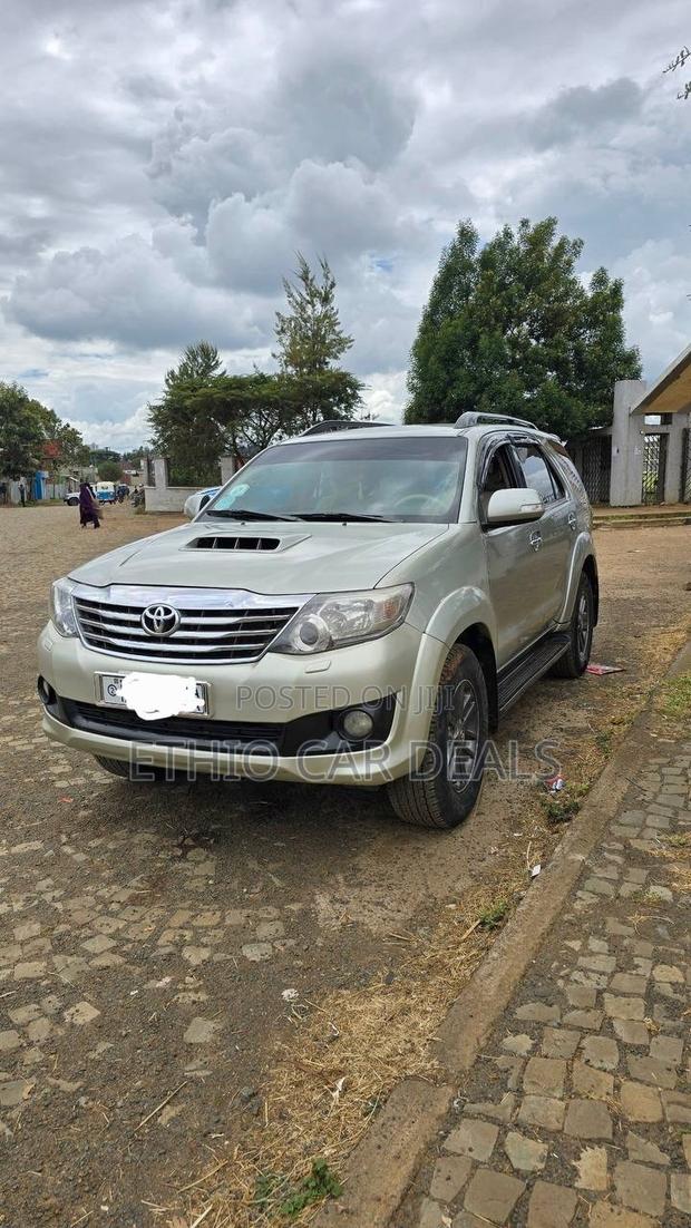 Toyota Fortuner 2013 Silver