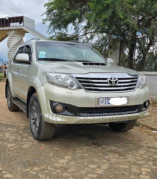 Toyota Fortuner 2013 Silver