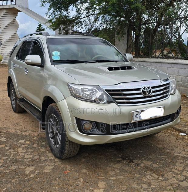 Toyota Fortuner 2013 Silver