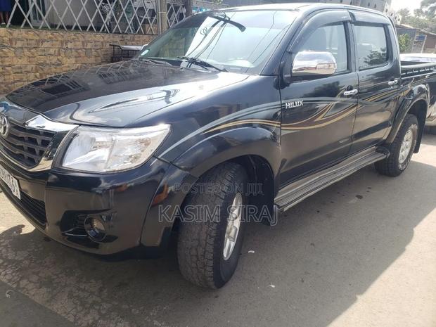 Toyota Hilux 2.5 D-4D 4X4 SRX 2011 Black