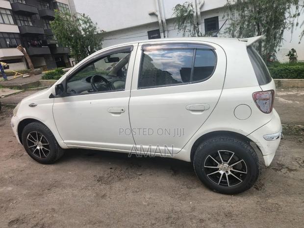 Toyota Vitz 1.0 FWD 5dr 2004 Ivory