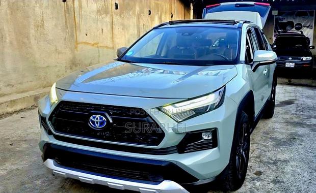 Toyota RAV4 Adventure AWD 2023 Green