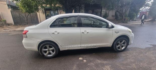 Toyota Yaris 2011 White