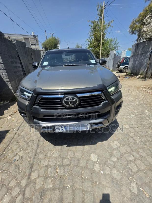 Toyota Hilux 2021 Gray