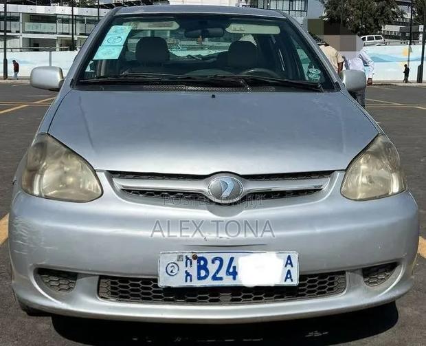 Toyota Platz 2005 Silver