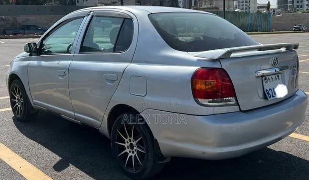 Toyota Platz 2005 Silver
