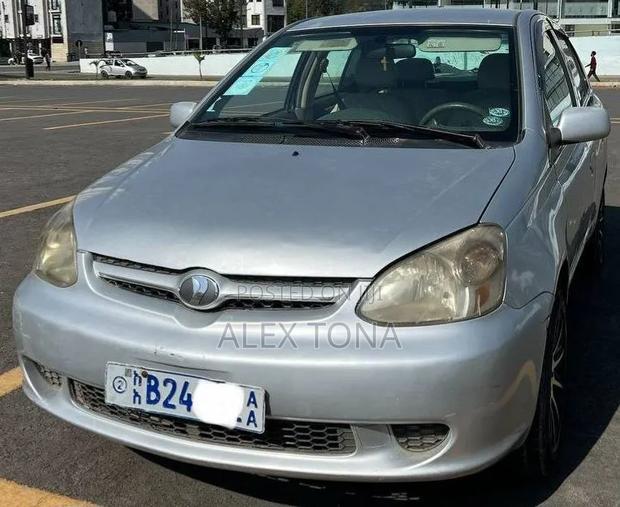 Toyota Platz 2005 Silver