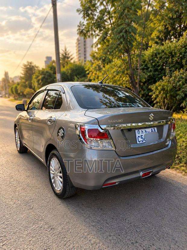 Suzuki Dzire 2022 Silver