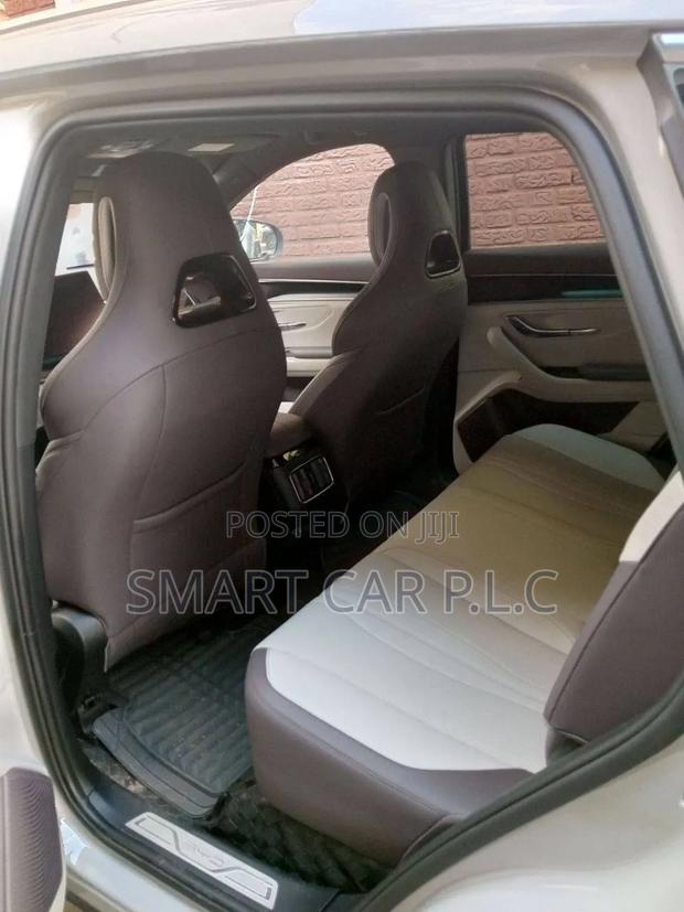 Toyota RAV4 2022 White