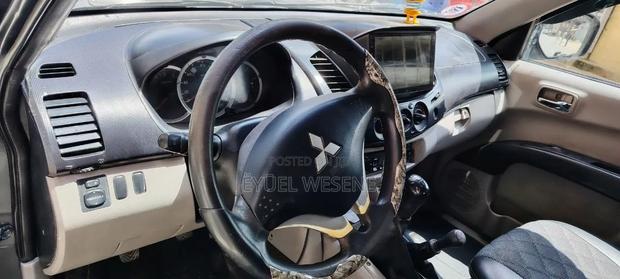 Mitsubishi L200 2011 Gray