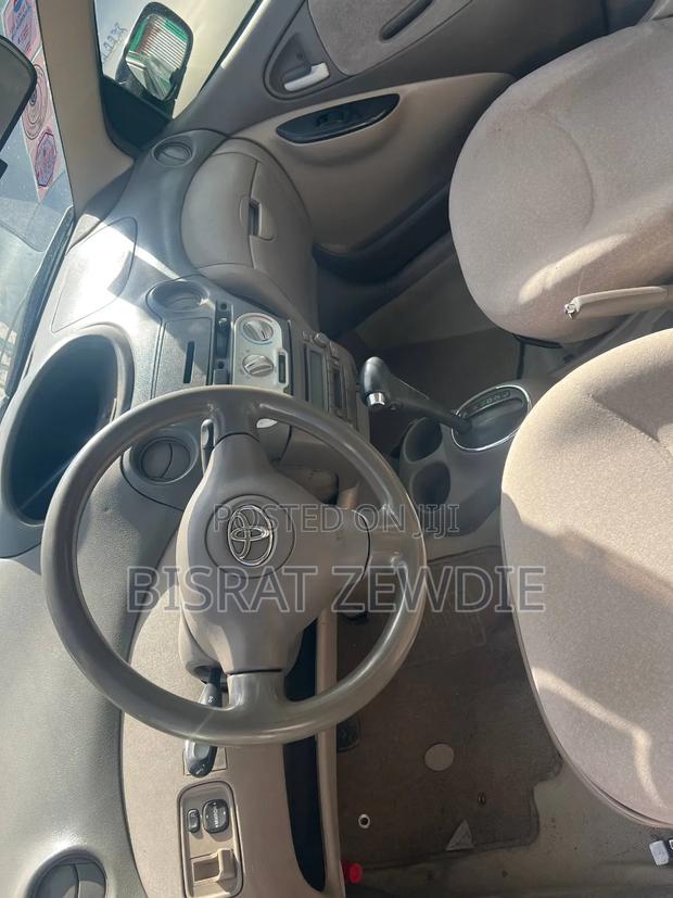 Toyota Platz 2003