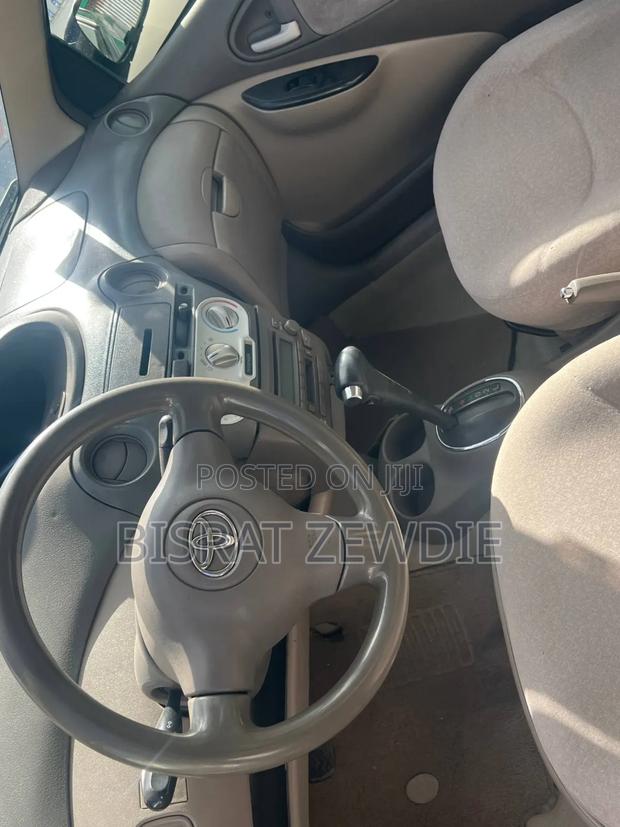 Toyota Platz 2003