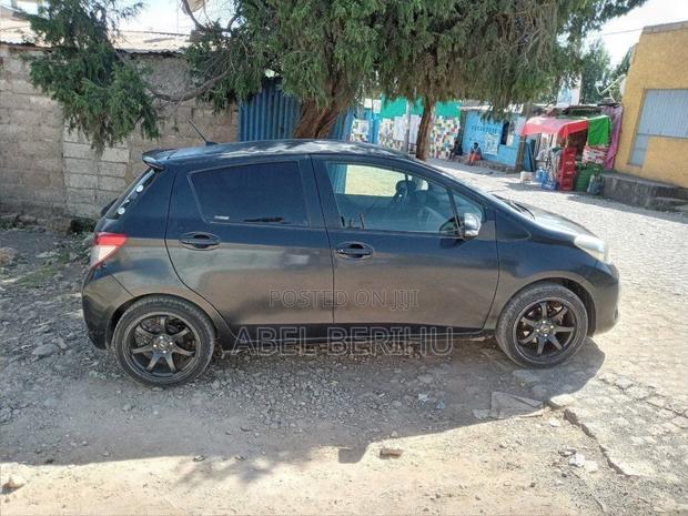 Toyota Yaris 2012 Black