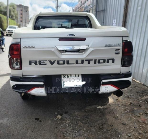 Toyota Hilux Revo Double Cab Deisel 2.4 RWD 2017 White
