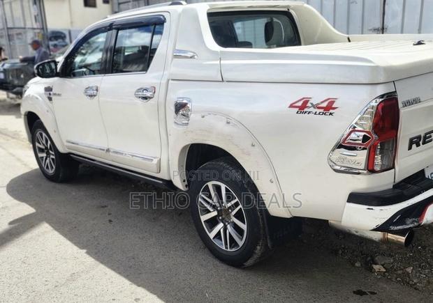 Toyota Hilux Revo Double Cab Deisel 2.4 RWD 2017 White