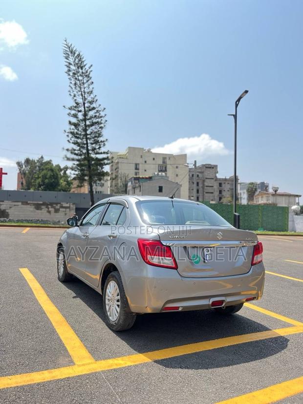 Suzuki Dzire 2022 Silver