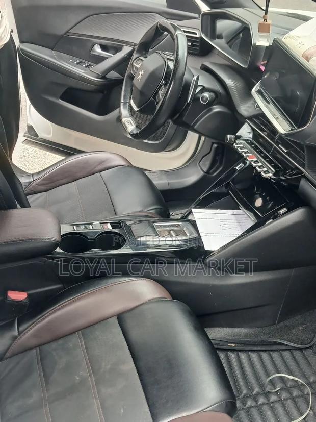 Peugeot 2008 2022 White