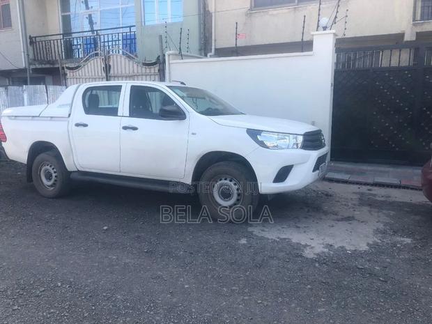 Toyota Hilux 2019 White