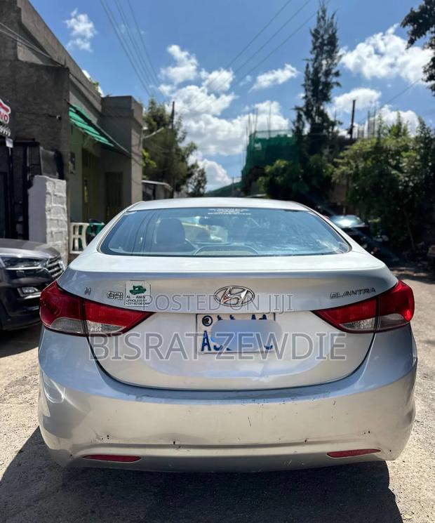 Hyundai Elantra 2013 Silver