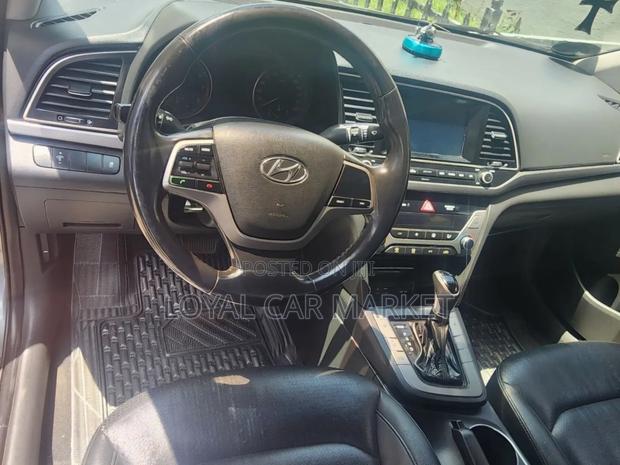 Hyundai Avante 2017 Gray