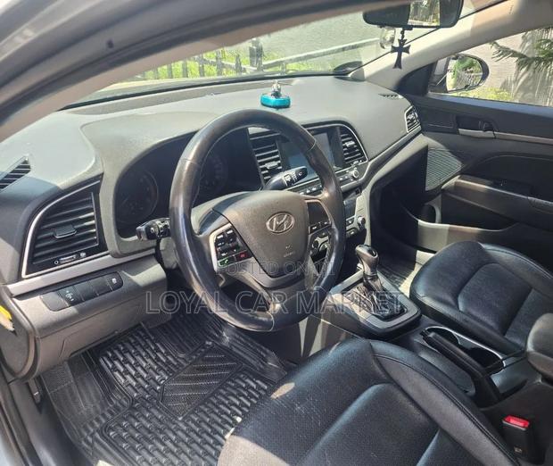 Hyundai Avante 2017 Gray