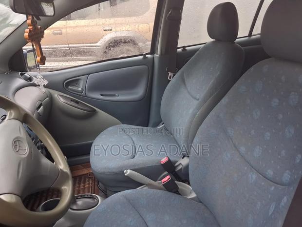Toyota Vitz 2001
