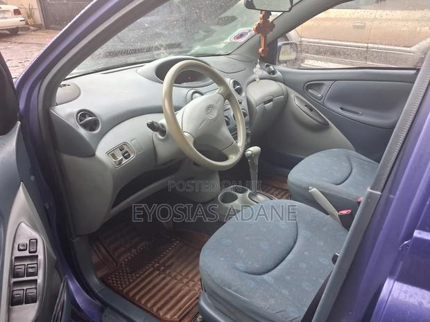 Toyota Vitz 2001