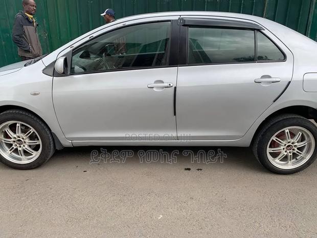 Toyota Yaris 1.3 VVT-i Automatic 2007 Silver