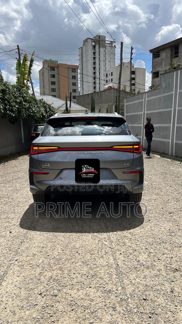 BYD E2 43 kWh 94 hp FWD 2024 Silver