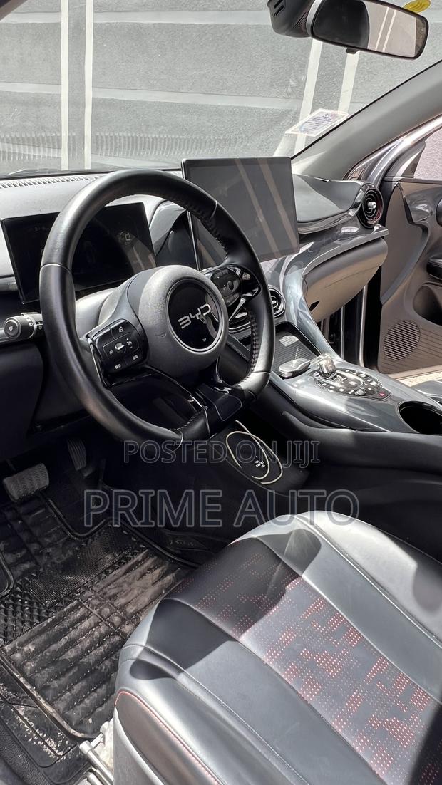 BYD E2 43 kWh 94 hp FWD 2024 Silver