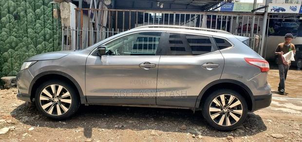 Nissan Qashqai 2017 Brown