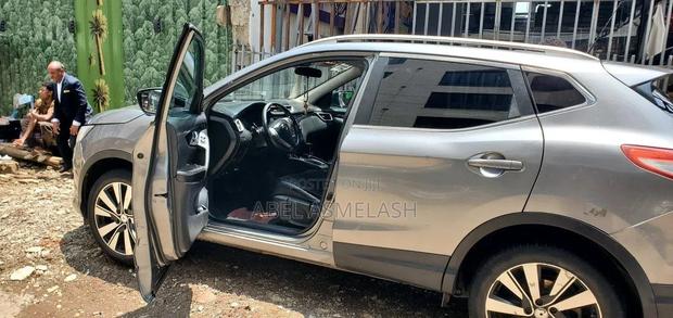 Nissan Qashqai 2017 Brown