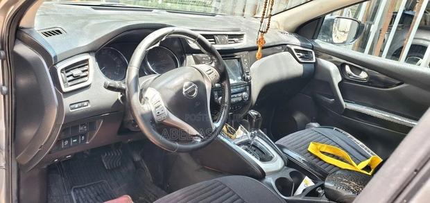 Nissan Qashqai 2017 Brown