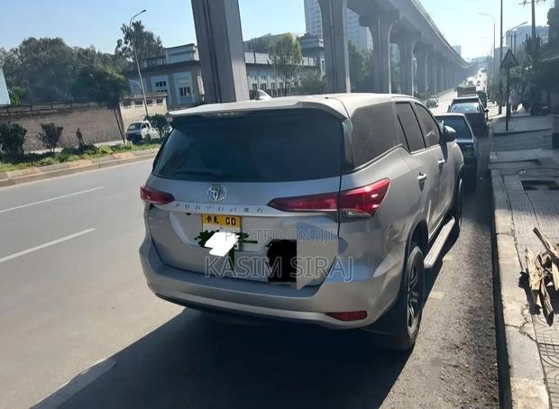 Toyota Fortuner 2.8 D RWD 2023 Silver