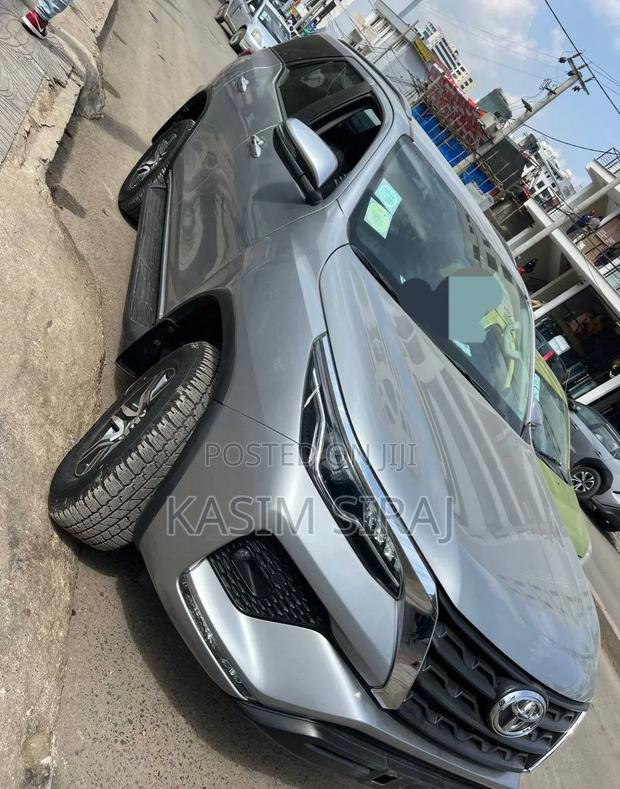 Toyota Fortuner 2.8 D RWD 2023 Silver