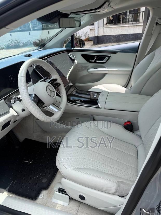 Mercedes-Benz EQE 2023 Gray