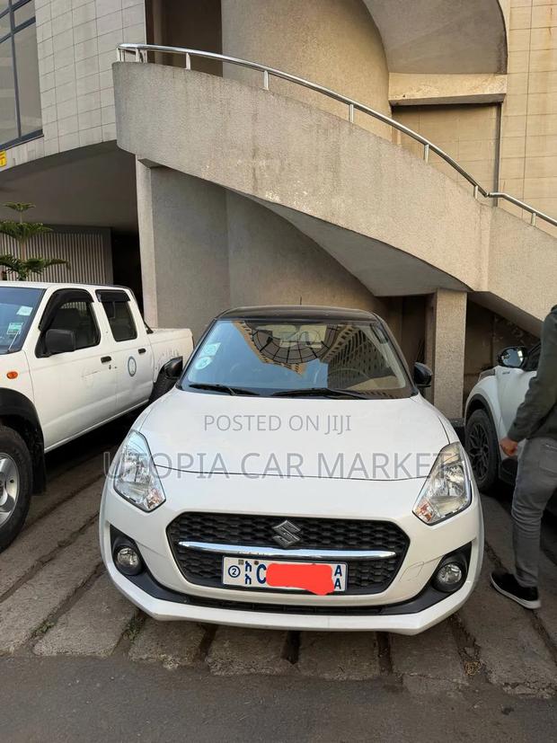 Suzuki Swift 2022 White
