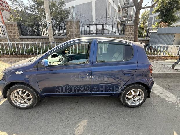 Toyota Vitz 2001 Blue