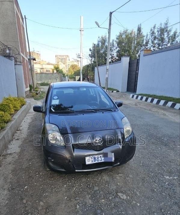 Toyota Yaris 2011 Black