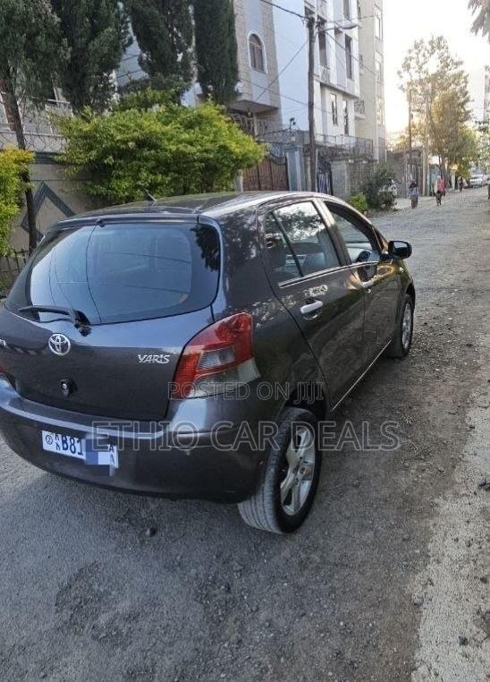 Toyota Yaris 2011 Black