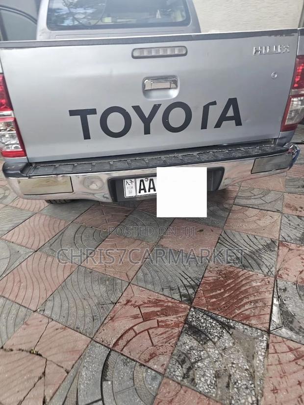 Toyota Hilux 3.0 D-4D 4x4 2015 Silver