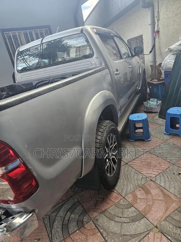 Toyota Hilux 3.0 D-4D 4x4 2015 Silver