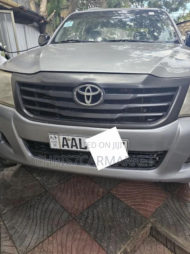 Toyota Hilux 3.0 D-4D 4x4 2015 Silver