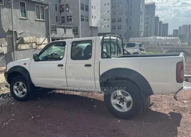 Nissan NP300 2012 White