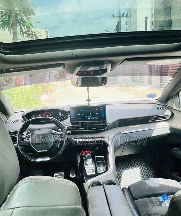 Peugeot 5008 2021 White