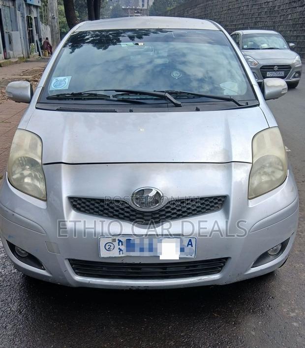 Toyota Yaris 2010 Silver