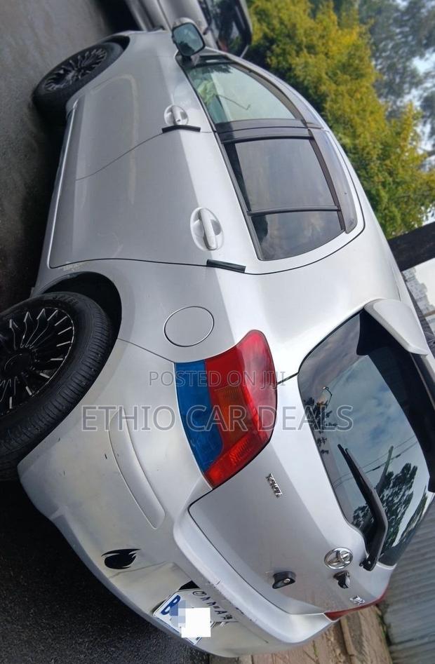 Toyota Yaris 2010 Silver